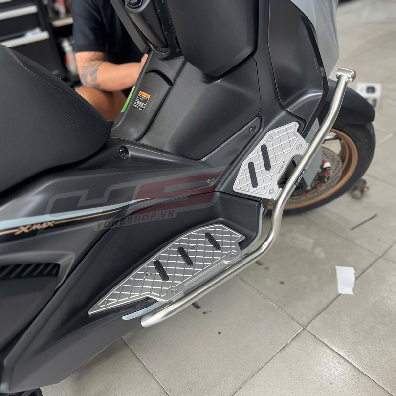 Khung Chống Đổ Loboo Cho Xmax 300 Màu Bạc