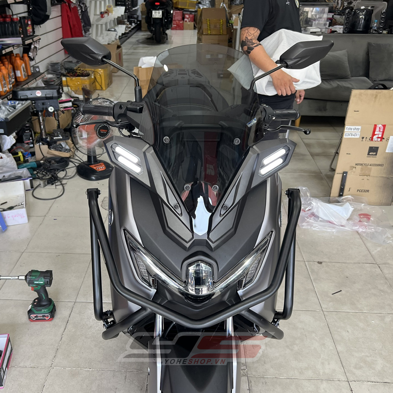 Mặt Nạ Kính Gió Nmax 155 Màu Khói Tích Hợp Xi Nhan