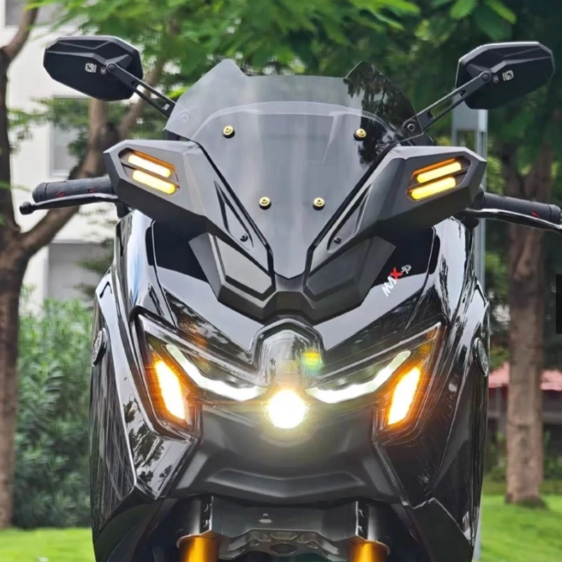 Kính Gió Ngắn Nmax 155 Tích Hợp Xi Nhan 